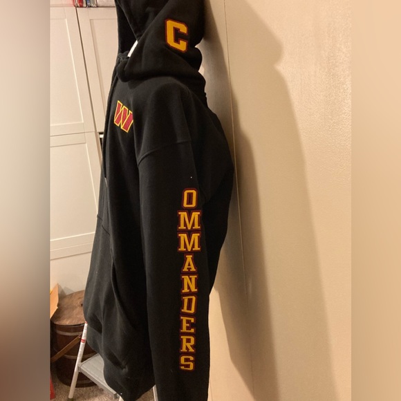 NFL Limited addition appliquéd Blck WASHINGTON COMMANDERS HOODIE Adult Small NWT - Picture 5 of 9